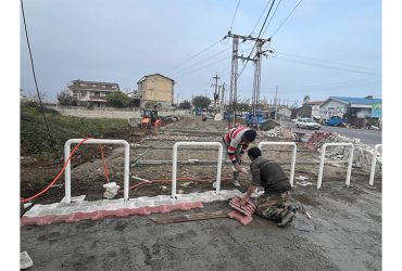 اجرای سنگ‌فرش پیاده‌رو خیابان امام (ره) توسط شهرداری لوندویل